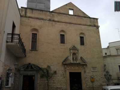 Di fronte a Santa Maria Annunziata sorgono la chiesa di Santa Maria della Croce e l'ex monastero omonimo